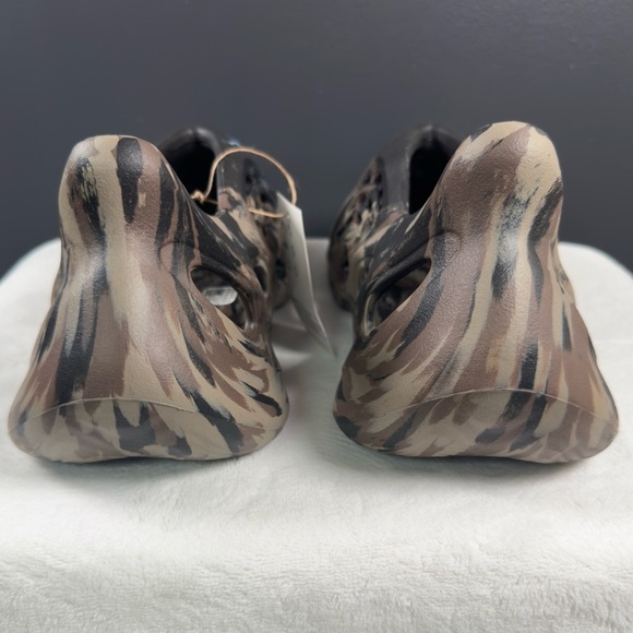 Yeezy Foam Runner ‘MX Cinder’ – Size 12 – Brand New - Picture 8 of 12